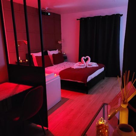Nuit D'Evasion Love Room Avec Baignoire Balneotherapie Тулон Екстериор снимка