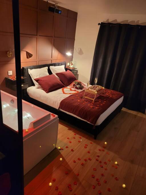 Nuit D'Evasion Love Room Avec Baignoire Balneotherapie Тулон Екстериор снимка