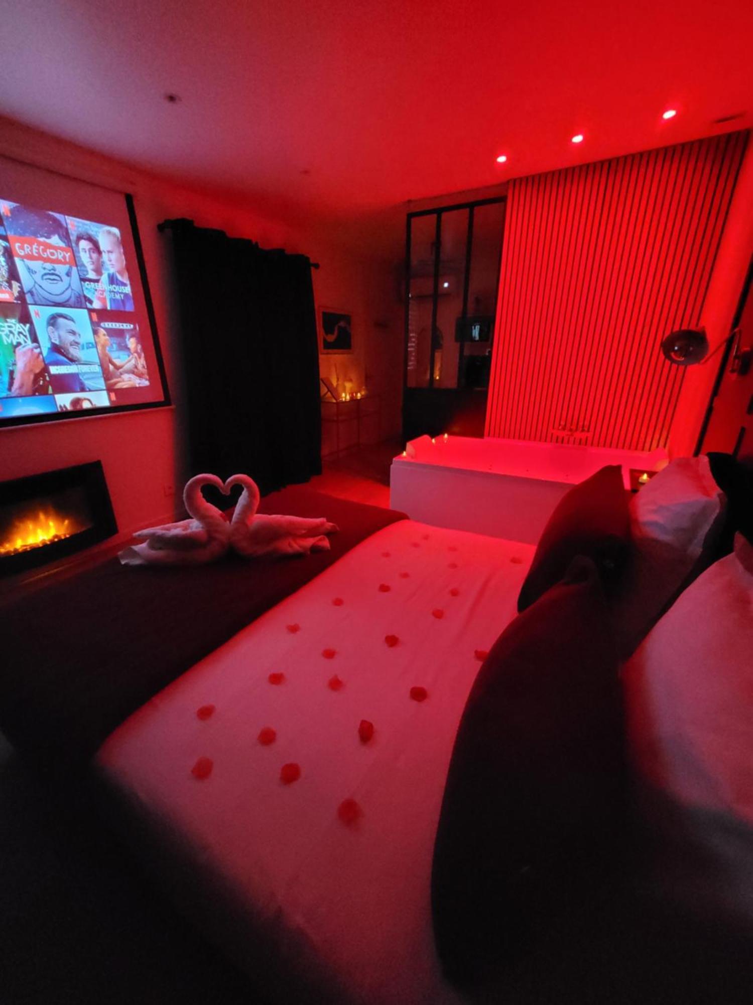 Nuit D'Evasion Love Room Avec Baignoire Balneotherapie Тулон Екстериор снимка