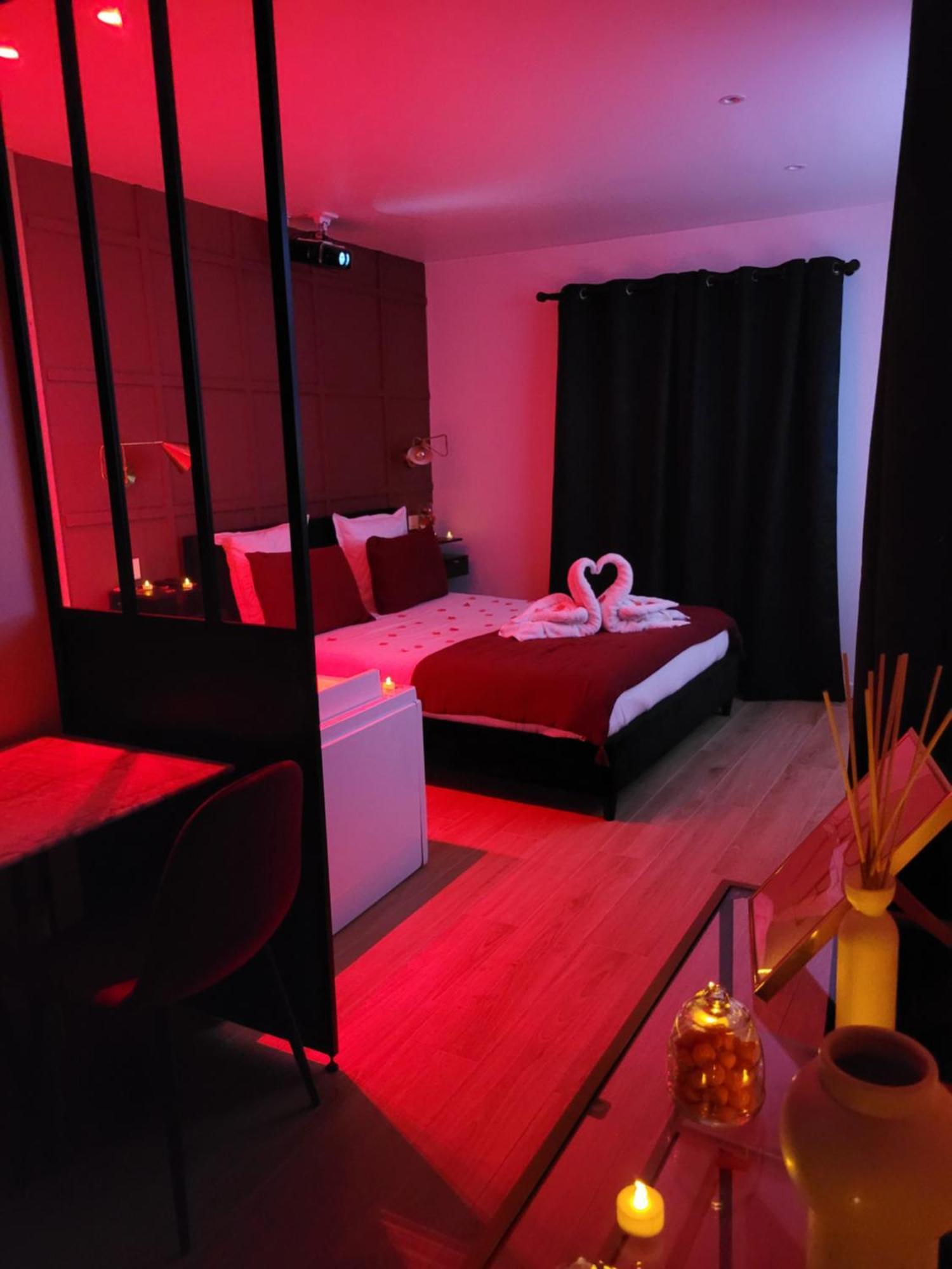 Nuit D'Evasion Love Room Avec Baignoire Balneotherapie Тулон Екстериор снимка