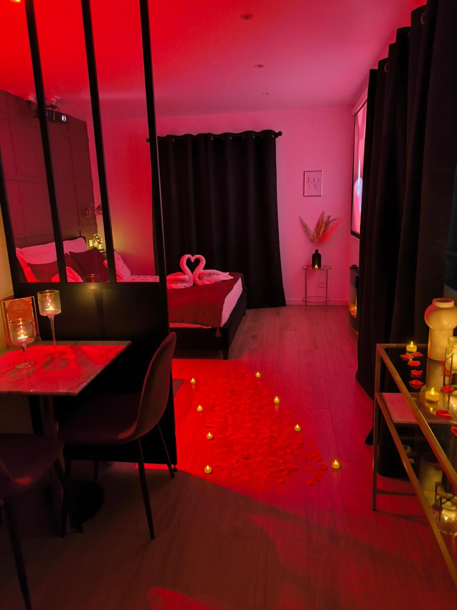 Nuit D'Evasion Love Room Avec Baignoire Balneotherapie Тулон Екстериор снимка