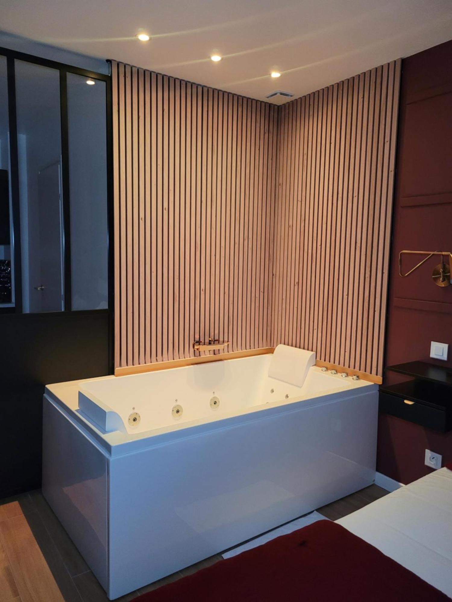 Nuit D'Evasion Love Room Avec Baignoire Balneotherapie Тулон Екстериор снимка